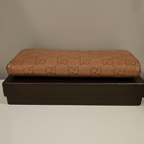 Gucci Tan GG Embossed Wallet - Picture 2 of 4